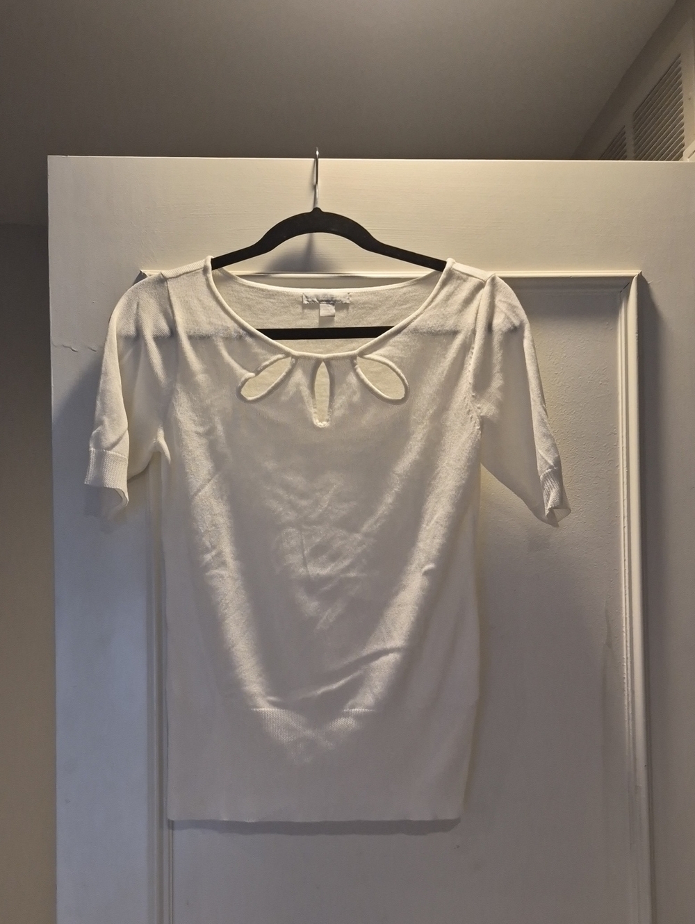 New York & Company White Short Sleeve Top with Keyhole Accent
